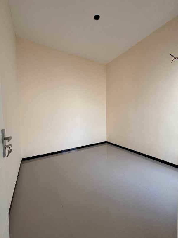 rumah 1 lantai lokasi dekat bandara abd saleh