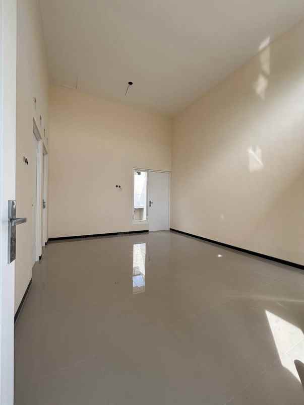 rumah 1 lantai lokasi dekat bandara abd saleh