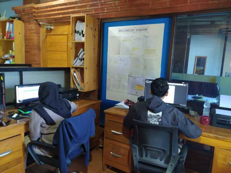 rumah 2 lantai 5 kamar di maguwoharjo sleman