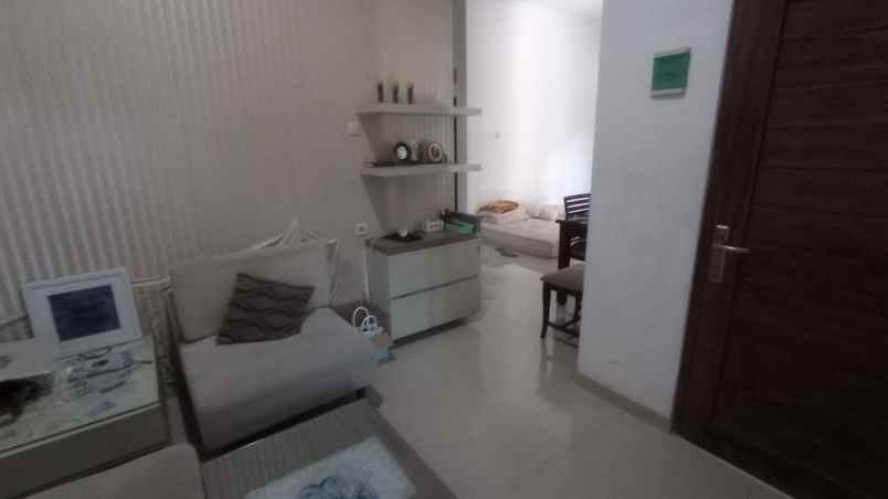 rumah 2 lantai dalam perumahan di jalan palagan km 8