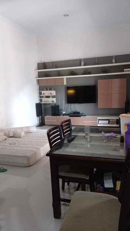 rumah 2 lantai dalam perumahan di jalan palagan km 8