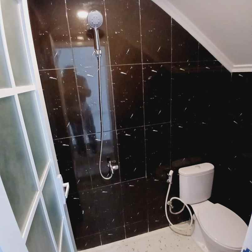 rumah 2 lantai konsep mediterania harga ekstrem