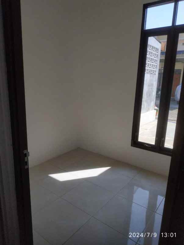 rumah 2 lantai lokasi dekat otsuka lawang