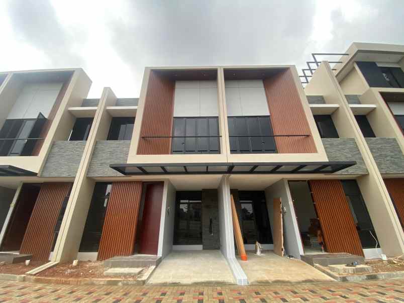 rumah 2 lantai purinusa kembangan jakarta barat