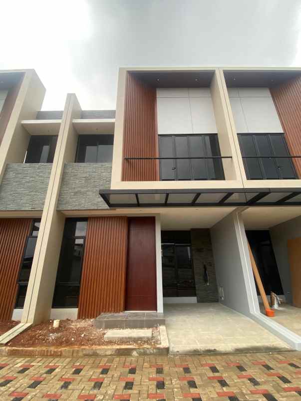 rumah 2 lantai purinusa kembangan jakarta barat