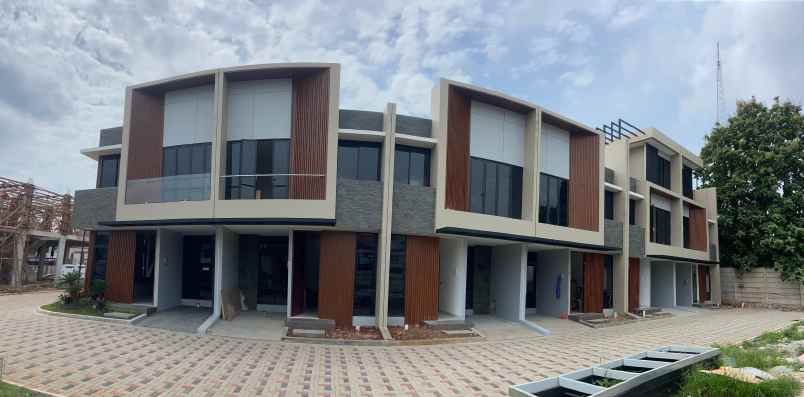 rumah 2 lantai purinusa kembangan jakarta barat