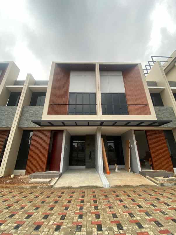 rumah 2 lantai purinusa kembangan jakarta barat