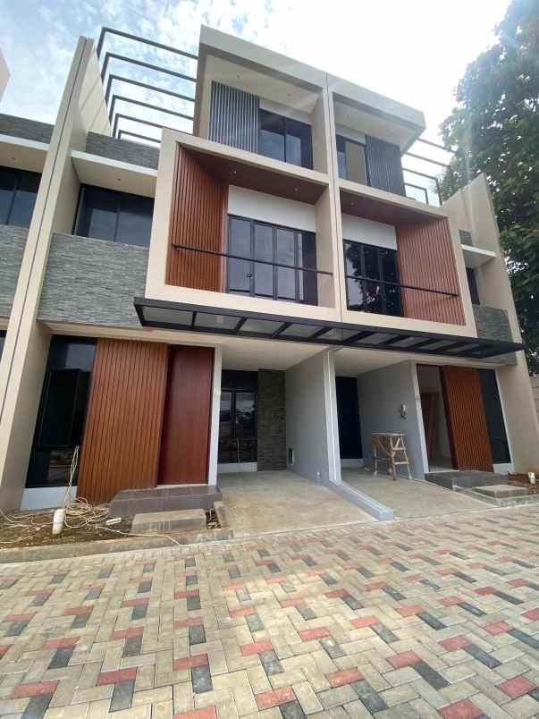 rumah 2 lantai purinusa kembangan jakarta barat