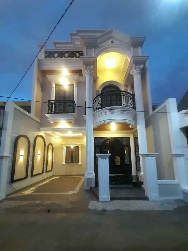 rumah 3 lantai dalam komplek at mampang depok