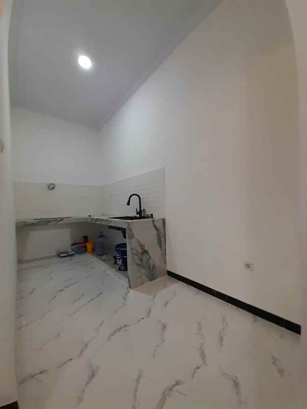 rumah 3 lantai dalam komplek at mampang depok