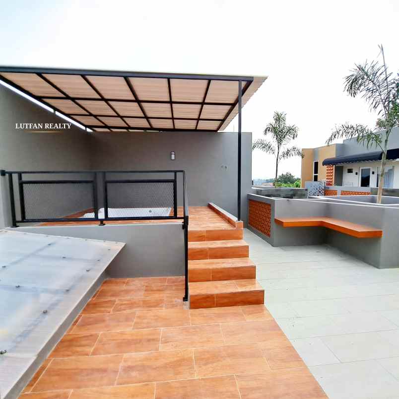 rumah 3 lantai jagakarsa dalam cluster