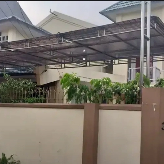 rumah 6 kamar tidur di kalisari cijantung jak tim