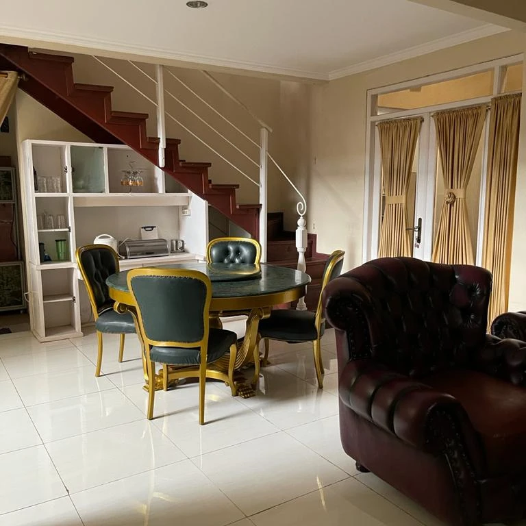 rumah 6 kamar tidur di kalisari cijantung jak tim