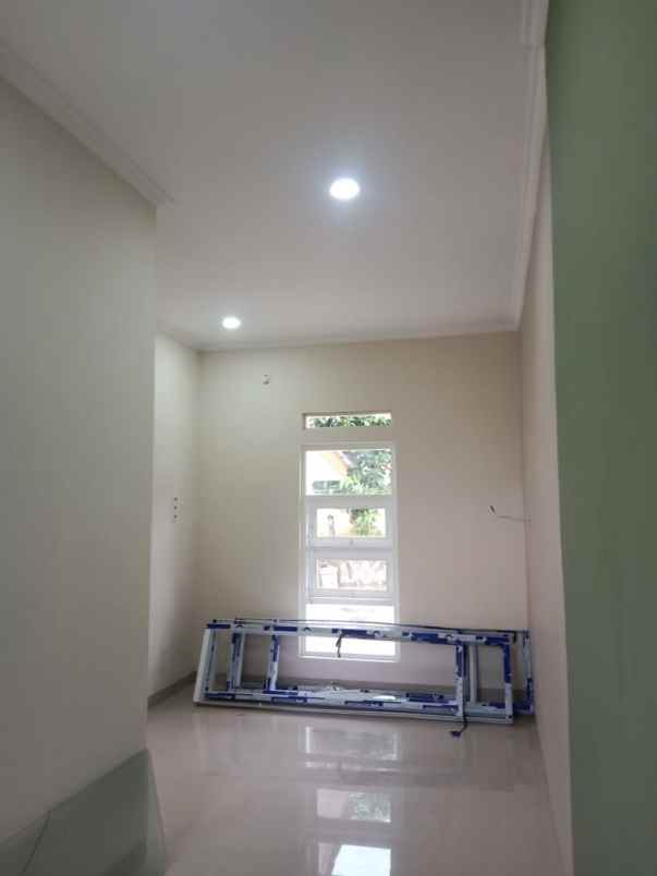 rumah asri tanah luas kawasan sejuk sawangan