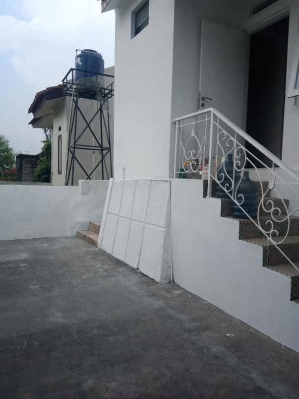 rumah asri tanah luas kawasan sejuk sawangan