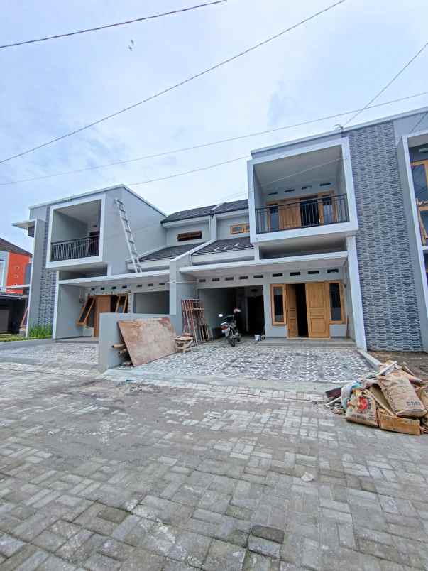 rumah baru 2 lantai dekat jl damai kaliurang km 8