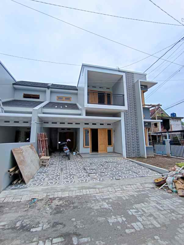 rumah baru 2 lantai dekat jl damai kaliurang km 8