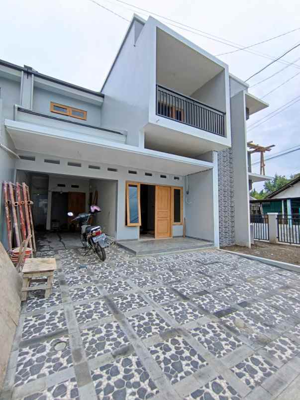 rumah baru 2 lantai dekat jl damai kaliurang km 8