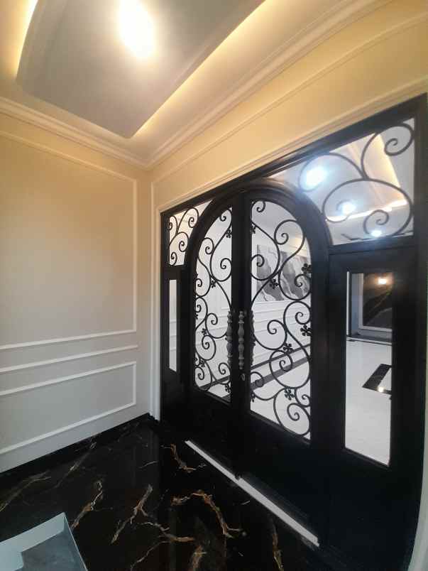 rumah baru 3 lantai area jl timbul jagakarsa jaksel