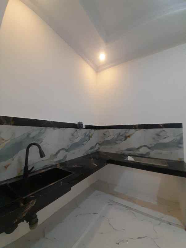 rumah baru 3 lantai area jl timbul jagakarsa jaksel