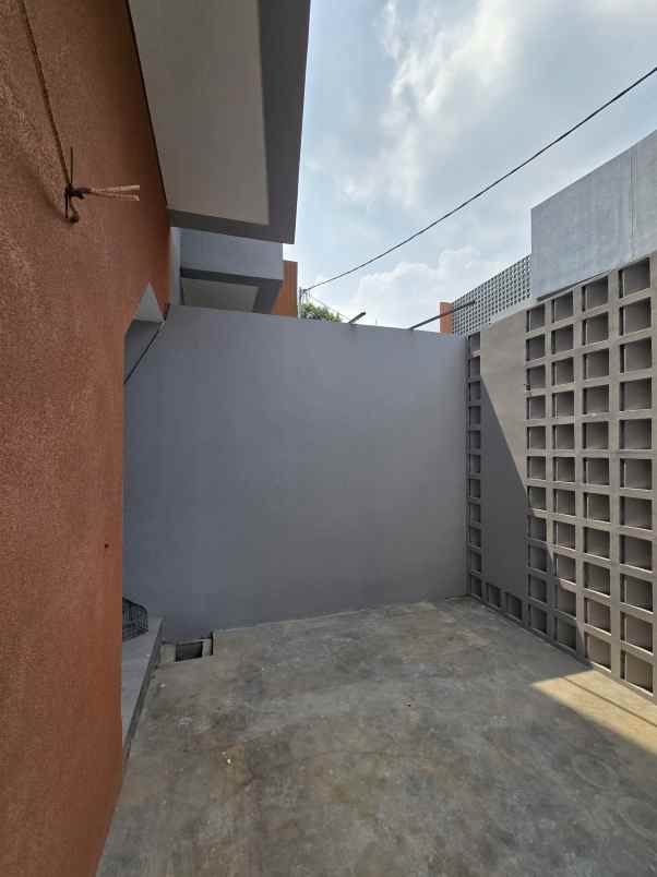 rumah baru dalam mini cluster di pondok kelapa jaktim