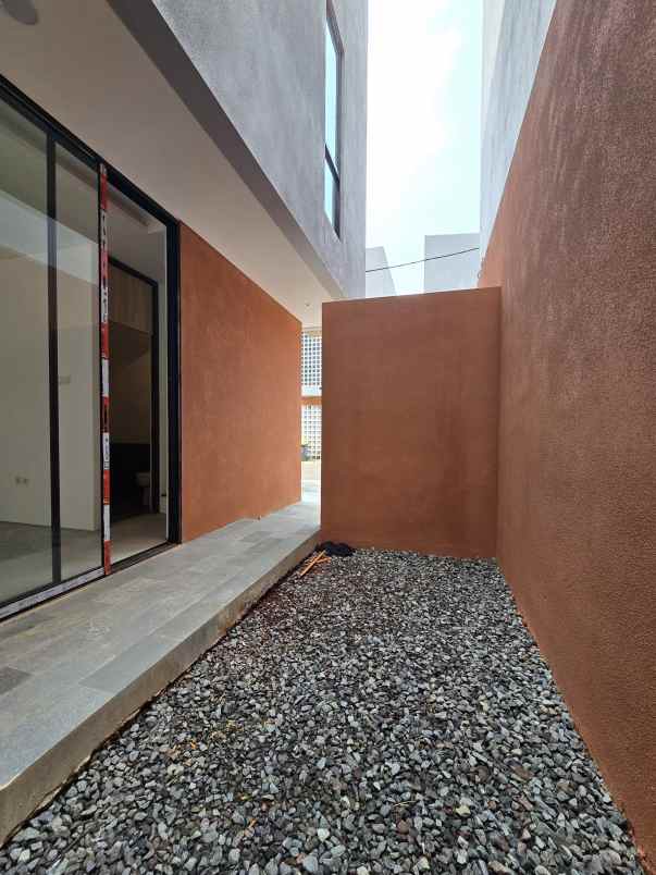 rumah baru dalam mini cluster di pondok kelapa jaktim