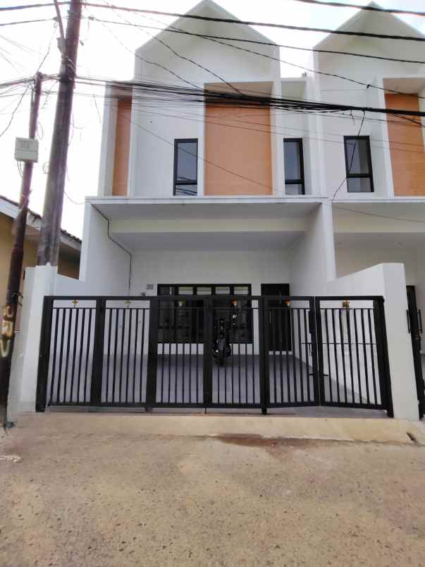 rumah baru design cantik di lubang buaya jaktim