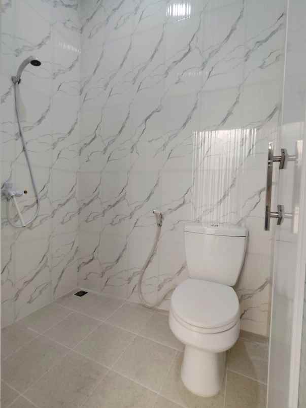 rumah baru design cantik di lubang buaya jaktim