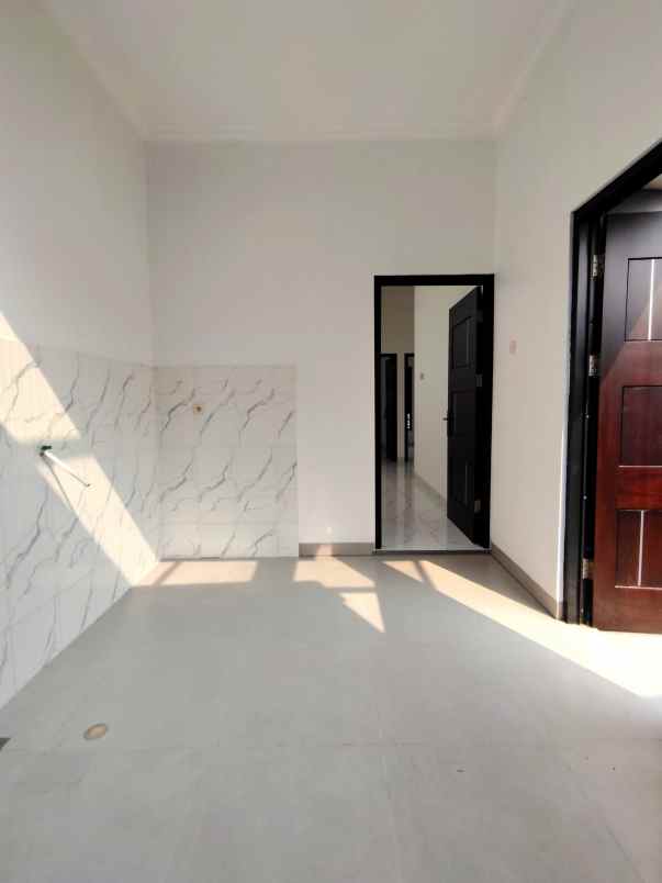 rumah baru design cantik di lubang buaya jaktim