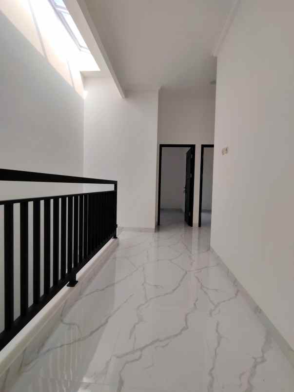 rumah baru design cantik di lubang buaya jaktim