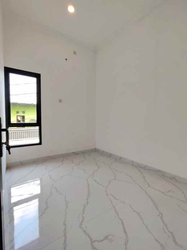 rumah baru design cantik di lubang buaya jaktim