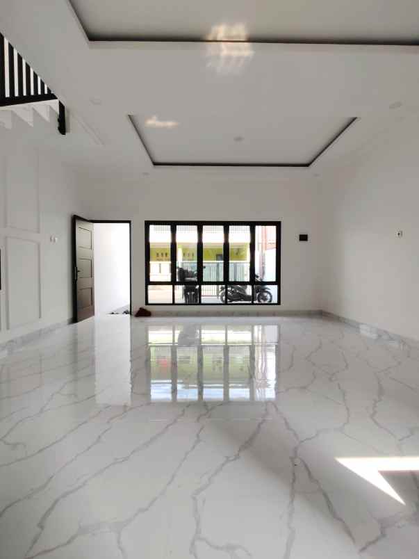 rumah baru design cantik di lubang buaya jaktim