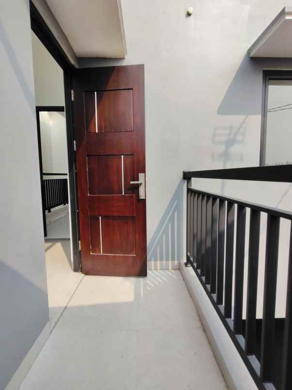 rumah baru design cantik di lubang buaya jaktim