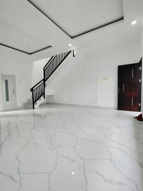 rumah baru design cantik di lubang buaya jaktim