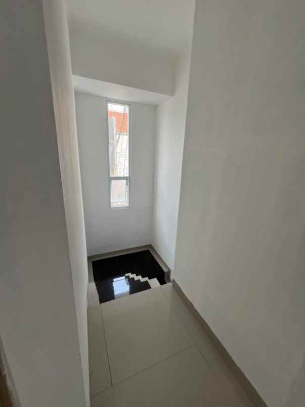 rumah baru minimalis siap huni akses tol jatiwaringin