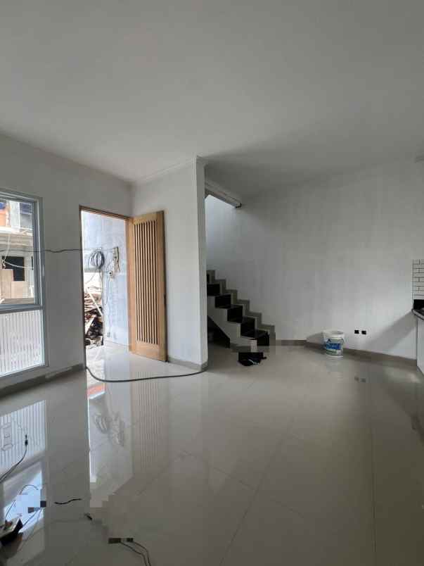 rumah baru minimalis siap huni akses tol jatiwaringin