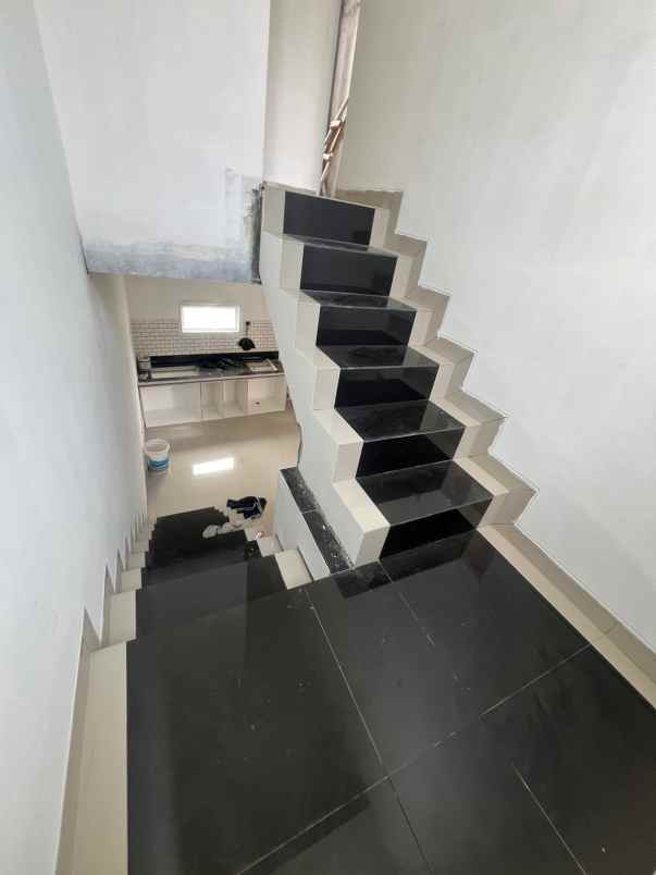 rumah baru minimalis siap huni akses tol jatiwaringin