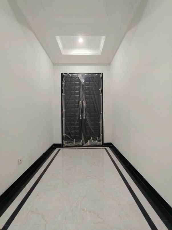 rumah baru modern klasik di ciracas jaktim