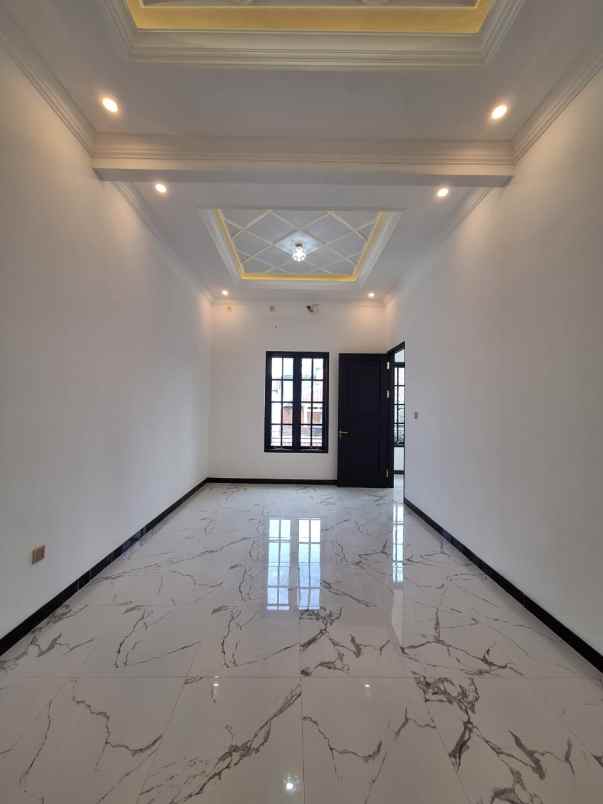 rumah baru modern klasik di pulomas jaktim