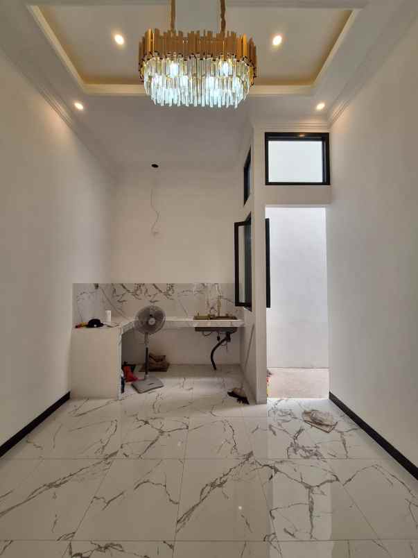 rumah baru modern klasik di pulomas jaktim