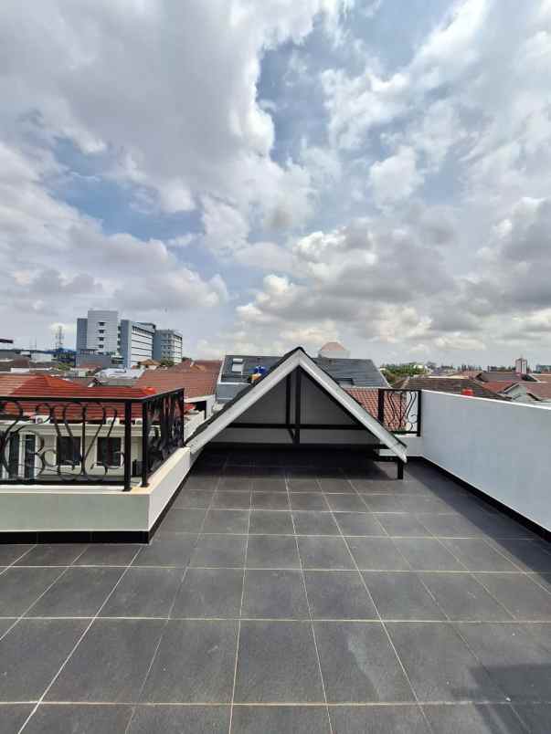 rumah baru modern klasik di pulomas jaktim