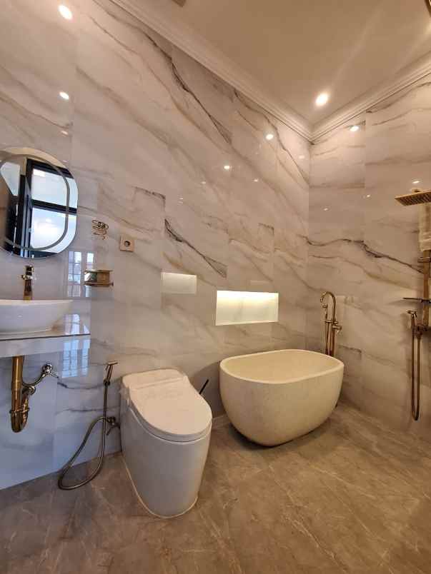 rumah baru modern klasik di pulomas jaktim