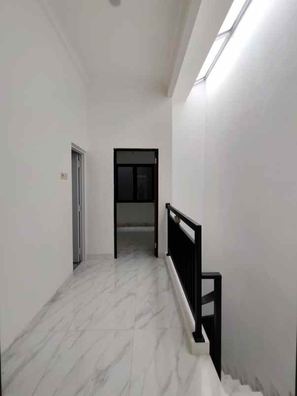 rumah baru siap huni di lubang buaya jaktim