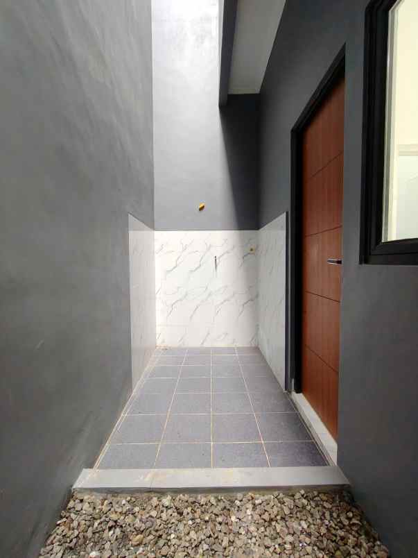 rumah baru siap huni di lubang buaya jaktim