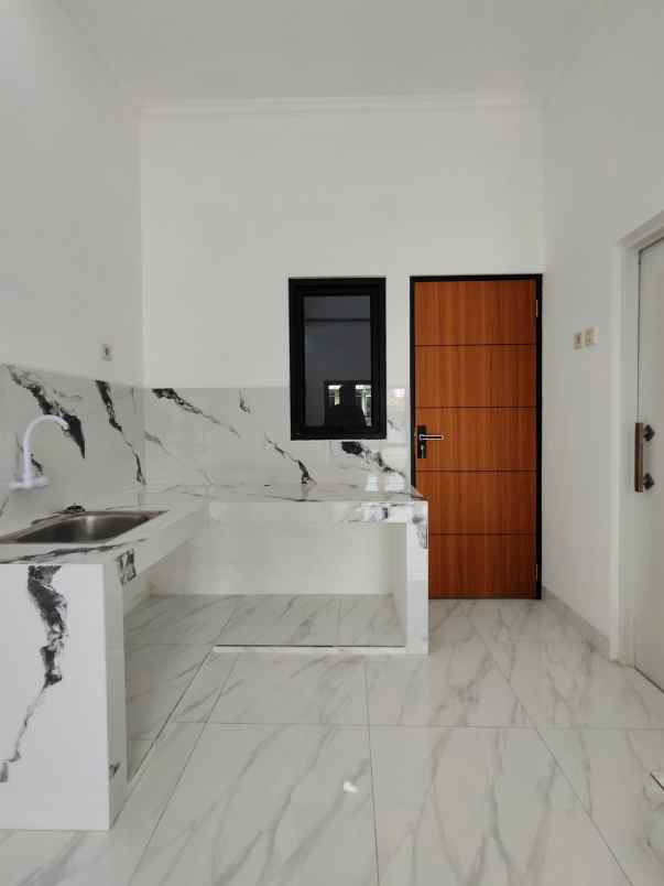 rumah baru siap huni di lubang buaya jaktim