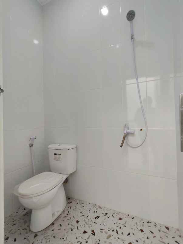 rumah baru siap huni di lubang buaya jaktim