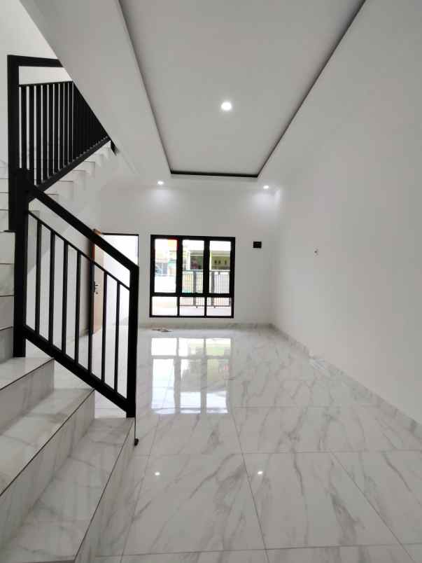 rumah baru siap huni di lubang buaya jaktim