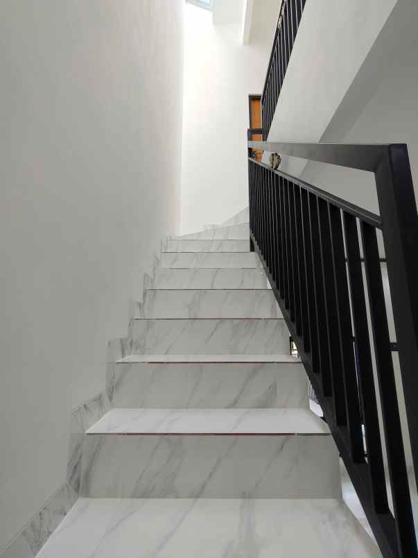 rumah baru siap huni di lubang buaya jaktim