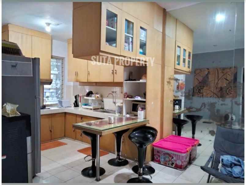 rumah besar 2lt 4 kt nego tapos depok