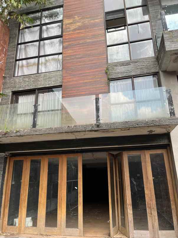 rumah besar tanah luas dijual rugi di ngemplak sleman